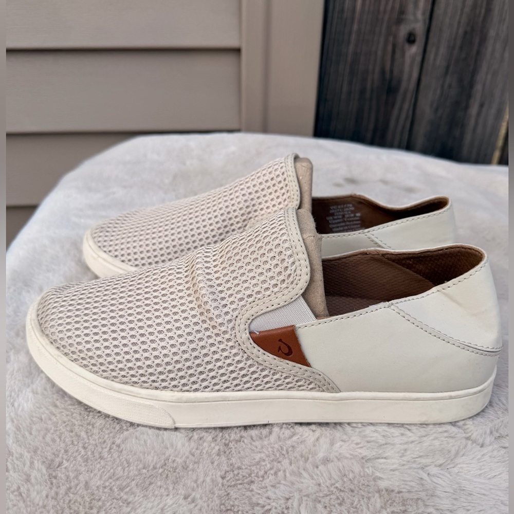 OluKai Cream Slip-On Loafers Size 10